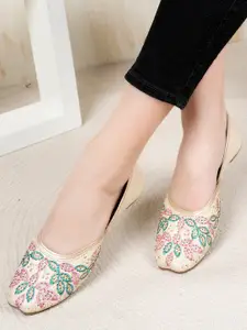 Anouk Embroidered Mojaris