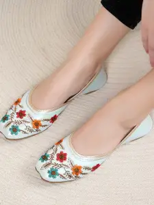 Anouk Embroidered Mojaris