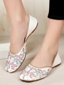 Anouk Embroidered Mojaris