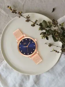 DressBerry Women Rose Gold Toned Bracelet Style Straps Analogue Watch DB17-1K