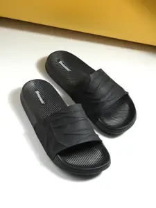 The Roadster Lifestyle Co Men Textured Sliders