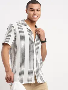 SHOWOFF Standard Slim Fit Cotton Striped Casual Shirt