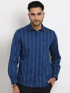 Turtle Relaxed Slim Fit Vertical Stripes Cotton Casual Shirt
