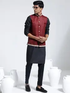 VASTRAMAY Mandarin Collar Regular Kurta,Pyjamas & Nehru jacket