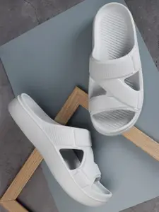 The Roadster Lifestyle Co. Men Grey Textured Slip-On Sliders