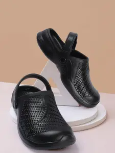 The Roadster Lifestyle Co. Men Black Textured Clogs
