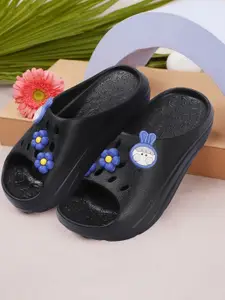 The Roadster Lifestyle Co. Women Printed Sliders