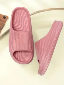 The Roadster Lifestyle Co. Women Textured Slider Flip Flops