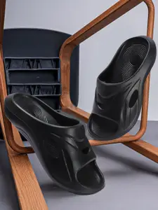 The Roadster Lifestyle Co. Men Black Sliders With Cut-Out Detail