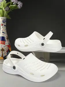 The Roadster Lifestyle Co. Men Self Design Clogs