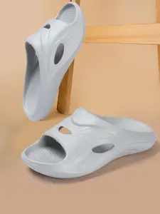 The Roadster Lifestyle Co. Men Grey Sliders