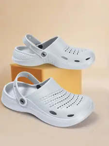 The Roadster Lifestyle Co. Men Self Design Clogs