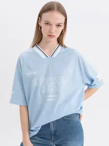 DeFacto Women Typography Printed V-Neck T-shirt