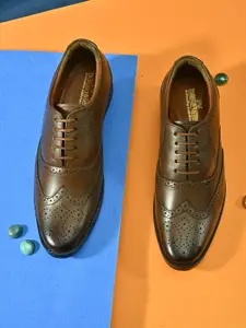 Fashion Victim Men Textured Round Toe Leather Formal Brogues