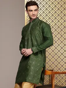 House of Pataudi Men Jashn Sequinned Kurta with Churidar