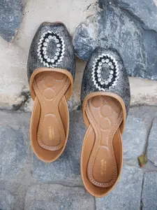 Anouk Women Ethnic Mojaris