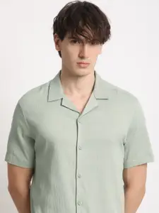 THE BEAR HOUSE Cuban Collar Seersucker Weave Casual Shirt