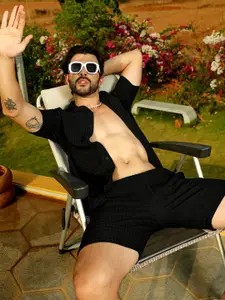 Campus Sutra Men Solid Checked Pure Cotton Shirt & Shorts Set