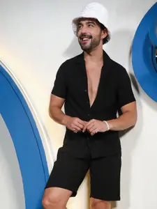 Campus Sutra Men Solid Collar Neck Shirt With Shorts Co-Ords