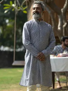 VASTRAMAY Thread Work Mandarin Collar Straight Kurta