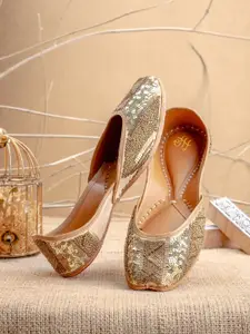 House of Pataudi Embroidered Slip-On Mojaris