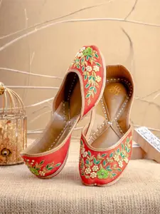 House of Pataudi Women Embroidered Mojaris