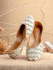 House of Pataudi Embroidered Slip-On Mojaris