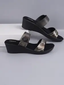 Mochi Women Open Toe Flats with Buckles