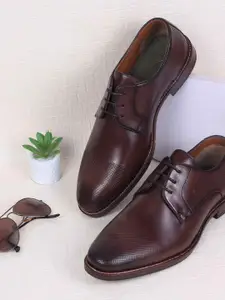 Metro Men Formal Textured Leather Derby Shoes