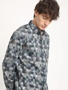 THE BEAR HOUSE Men Abstract Graphic Print Slim Fit Casual Shirt