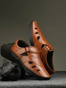 UNDERROUTE Men Ethnic Comfort Sandals