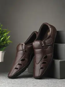 UNDERROUTE Men Ethnic Comfort Sandals