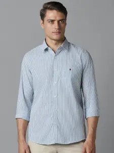 Louis Philippe Sport Checked Cutaway Collar Slim Fit Pure Cotton Casual Shirt