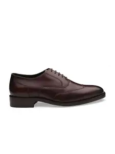 LEGWORK Men Textured Round Toe Leather Formal Oxfords