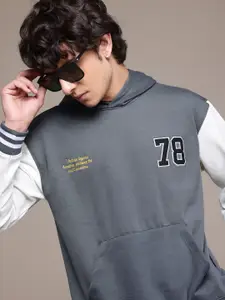 The Roadster Lifestyle Co. Men Printed Relaxed Fit Hooded Sweatshirt