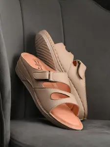 KARADDI Beige Confortable & Lightweight Flats
