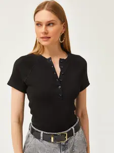 Olalook Round Neck Knitted Top