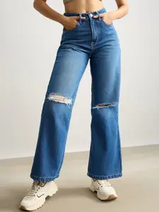 FREAKINS Women Blue Straight Fit Mid-Rise Slash Knee Light Fade Pure Cotton Ripped Jeans