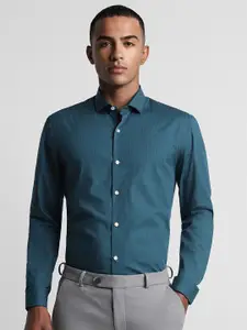 Peter England Slim Fit Spread Collar Cotton Formal Shirt