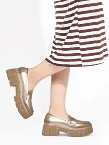 SHUZ TOUCH Women Round Toe Comfort Insole Lightweight Heeled Loafers