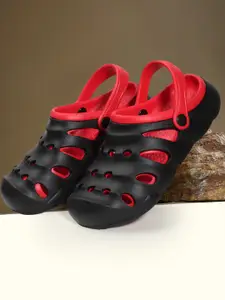 The Roadster Lifestyle Co. Men Black Croslite Clogs