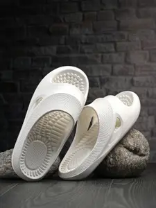 The Roadster Lifestyle Co. Men White Ortholite Comfortable Cushion Sliders