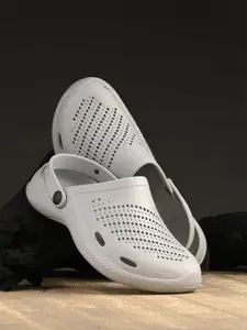 The Roadster Lifestyle Co. Men Grey Lightweight Comfortable Clogs