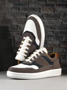 The Roadster Lifestyle Co. Men White Colourblocked Lightweight Shoes