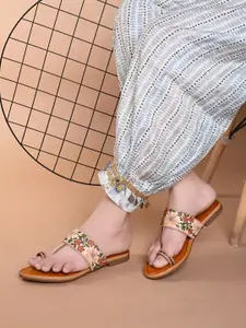 XE Looks Printed Ethnic One Toe Flats