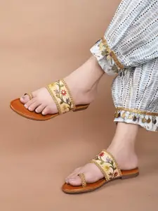 XE Looks Embellished One Toe Flats