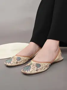 XE Looks Embellished Round Toe Mojaris