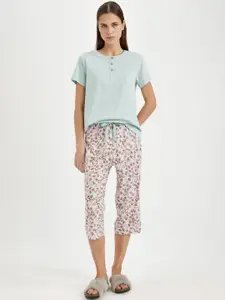 DeFacto Women Solid Pure Cotton Drop Shoulder Top with Floral Printed Capris