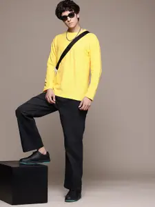 Roadster Men Mid-Rise Flared Fit Non-Stretchable Jeans