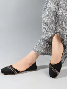 Anouk Black Embellished Round Toe Mojaris